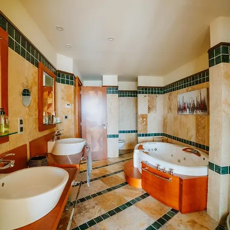 Bellagio Luxury Penthouse Apartment *